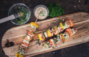 Bayrische Bratwurst-Spieße – Wiesn Schaschlik Bayrische Bratwurst Spieße