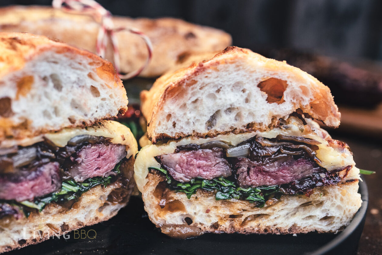 Steak Sandwich mit Tomaten-Kräuterbutter - LivingBBQ.de