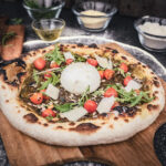 Neapoletanische Pesto Pizza mit Burrata