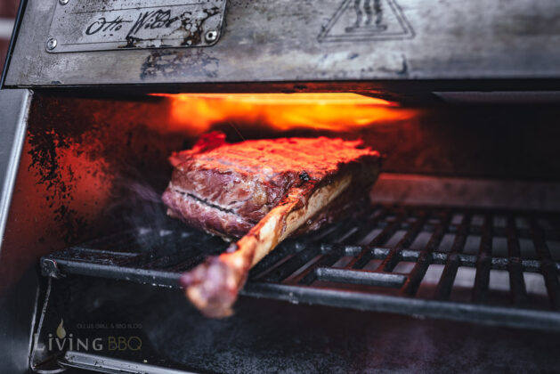 Tomahawk Steak im Oberhitzegrill
