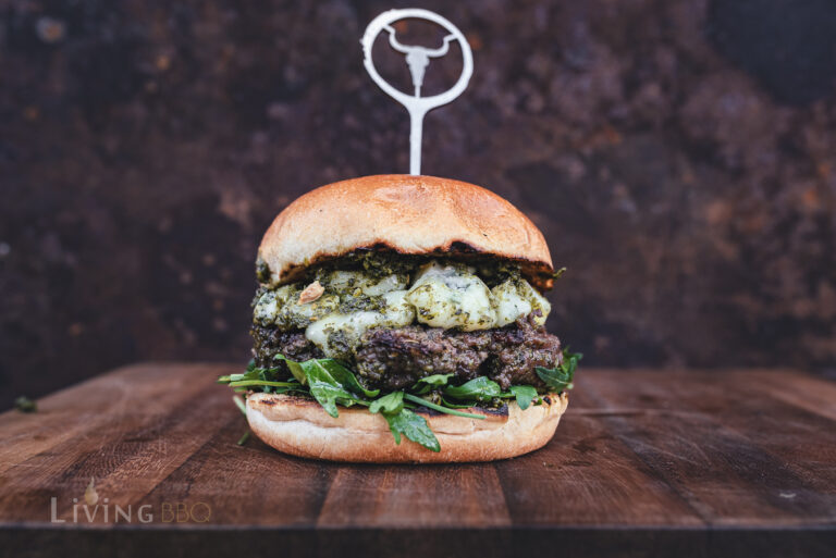 Gorgonzola Burger mit Pesto