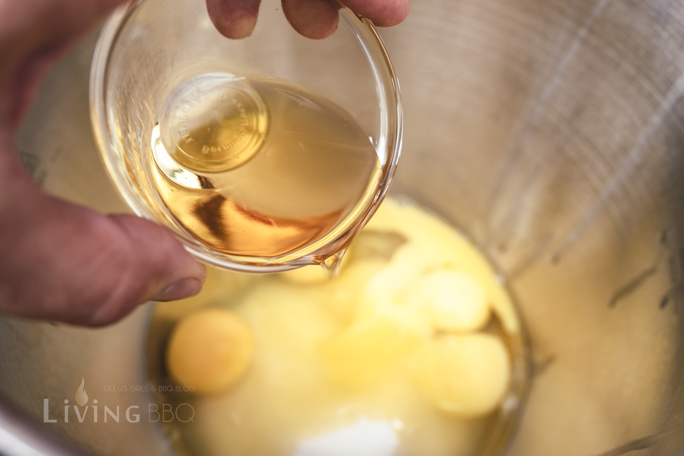 Eier und Butter für den Cantuccini Teig